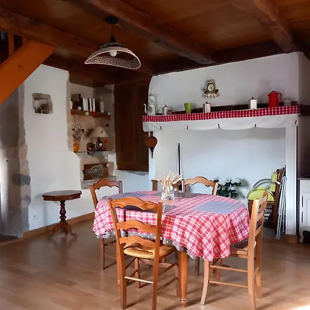 Semesterbostad Au Village 'l' Oustalou' Corn