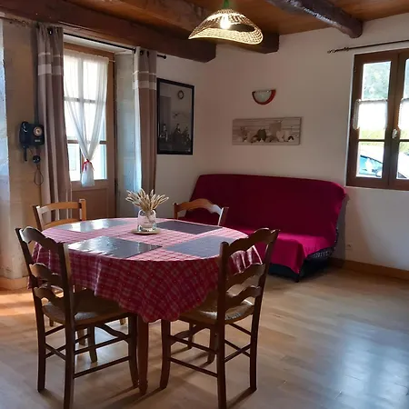 Vakantiehuis Au Village 'l' Oustalou' Corn