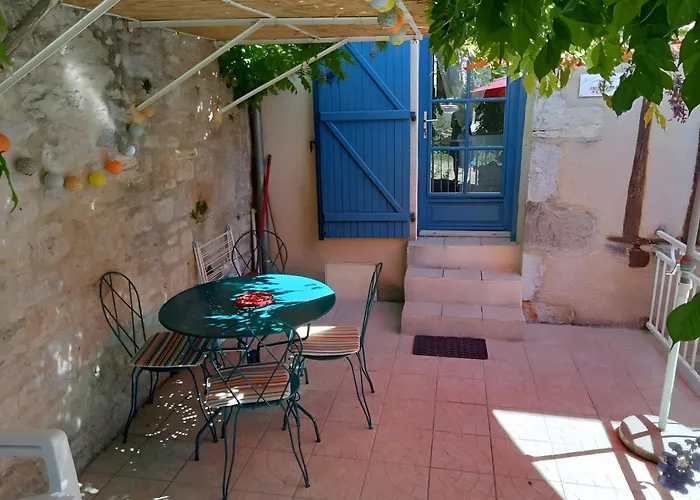 Vakantiehuis Au Village 'l' Oustalou' Corn