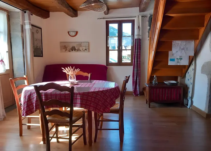 Vakantiehuis Au Village 'l' Oustalou' Corn